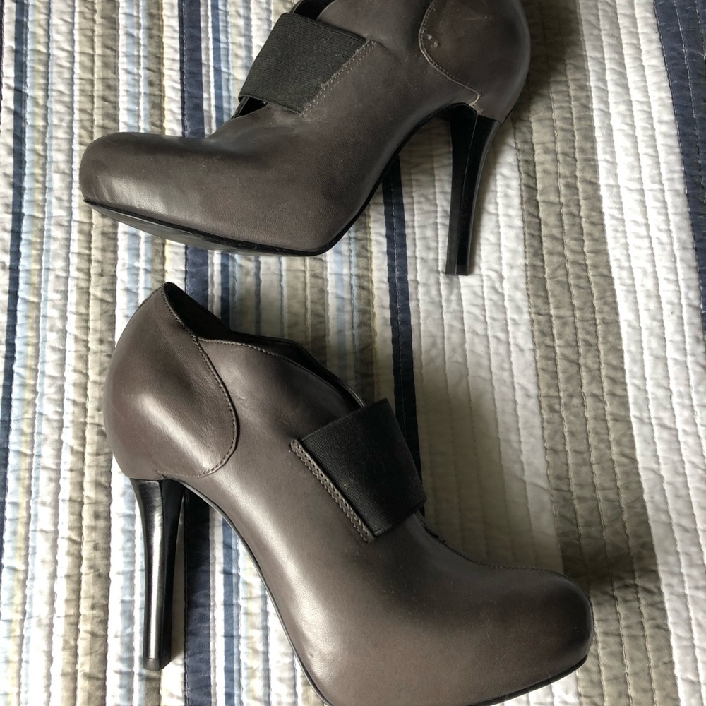 Size 8.5 Nine West heels